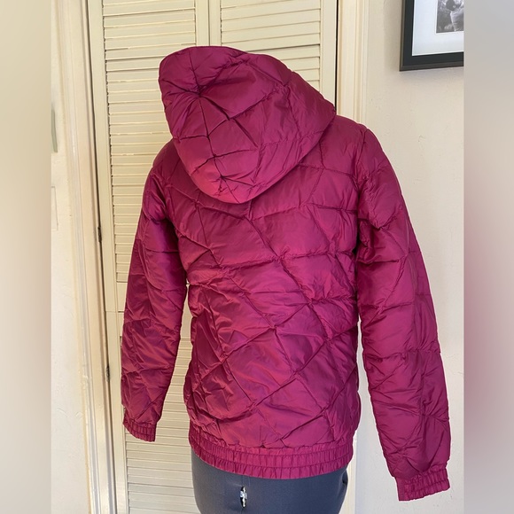 Patagonia Aliso Down Jacket Bomber Style Womens XS Magenta color w/ Hood - Picture 3 of 14